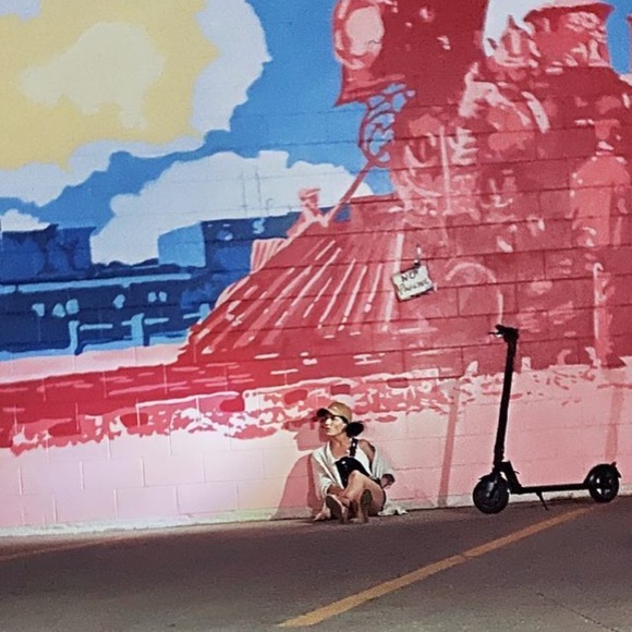 Meet your Posher, Sarah - Picture 1 of 1